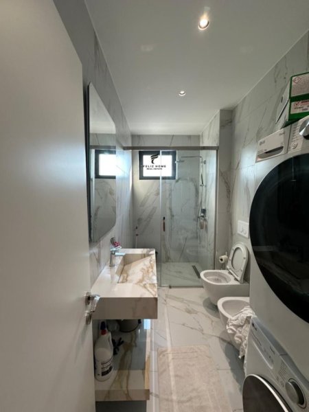 Tirane, jepet me qera apartament 3+1 Kati 11, 126 m² 1.050 € (ASTIR)