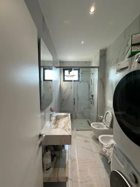 Tirane, jepet me qera apartament 3+1 Kati 11, 126 m² 1.050 € (ASTIR)