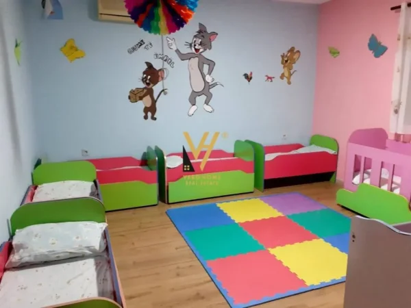 Tirane, jepet me qera ambjent biznesi Kati 0, 200 m² 1.000 € (YZBERISHT)