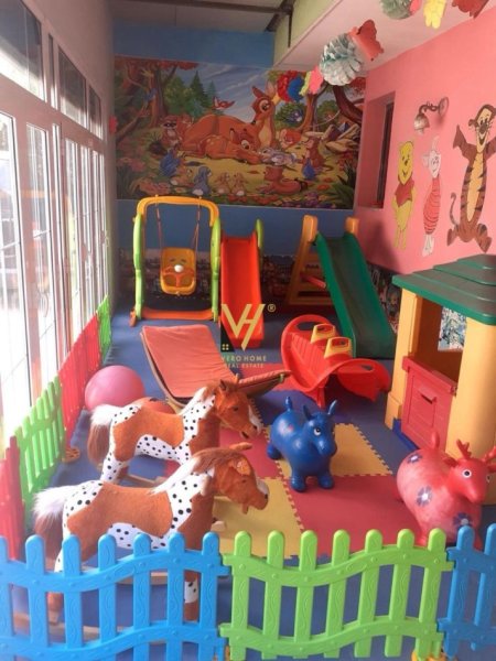 Tirane, jepet me qera ambjent biznesi Kati 0, 200 m² 1.000 € (YZBERISHT)