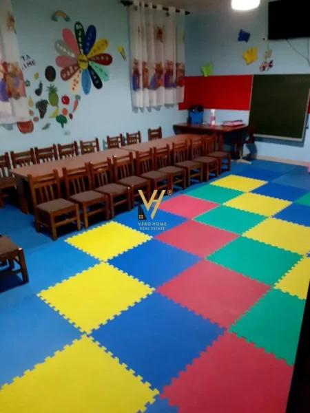 Tirane, jepet me qera ambjent biznesi Kati 0, 200 m² 1.000 € (YZBERISHT)