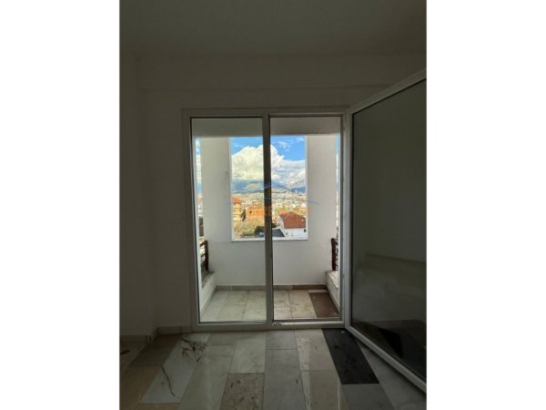 Tirane, shitet apartament 2+1+Ballkon Kati 4, 94 m² 149.000 € (Casa Italia, Tirane.)