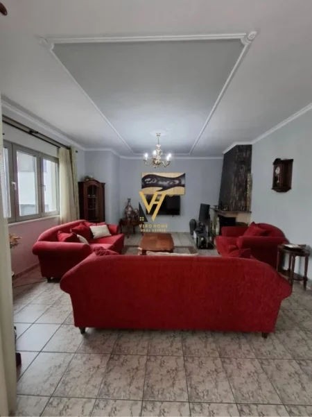 Tirane, jepet me qera apartament 3+1+Ballkon Kati 1, 115 m² 900 € (ISH TREGU ELEKTIRK)