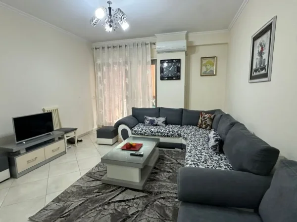 Tirane, jepet me qera apartament 1+1+Aneks+Ballkon Kati 3, 70 m² 550 € (Kompleksi Delijorgji)