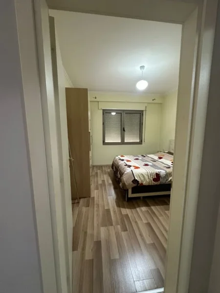 Tirane, jepet me qera apartament 1+1+Aneks+Ballkon Kati 3, 70 m² 550 € (Kompleksi Delijorgji)