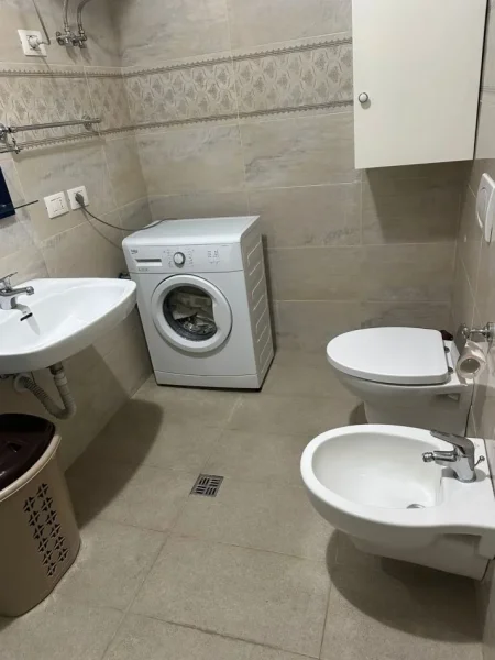Tirane, jepet me qera apartament 1+1+Aneks+Ballkon Kati 3, 70 m² 550 € (Kompleksi Delijorgji)