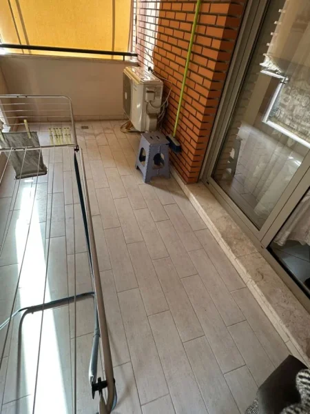 Tirane, jepet me qera apartament 1+1+Aneks+Ballkon Kati 3, 70 m² 550 € (Kompleksi Delijorgji)