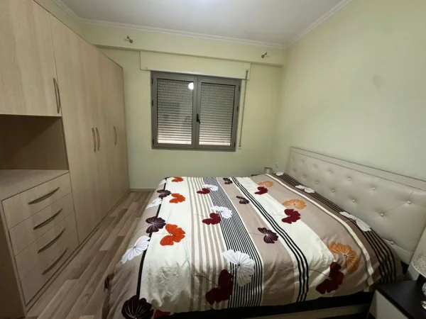 Tirane, jepet me qera apartament 1+1+Aneks+Ballkon Kati 3, 70 m² 550 € (Kompleksi Delijorgji)