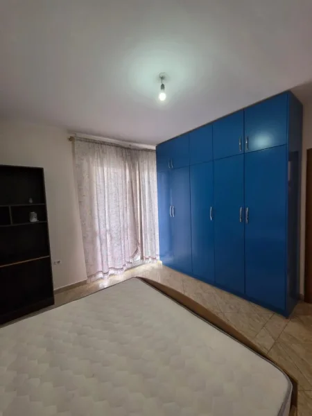 Tirane, jepet me qera apartament 2+1+Ballkon Kati 5, 80 m² 500 € 
