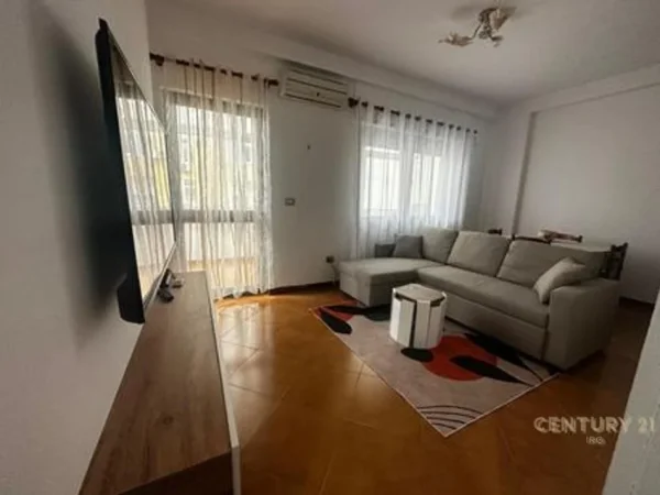 Tirane, jepet me qera apartament 1+1+Ballkon Kati 3, 61 m² 600 € (Komuna Parisit)