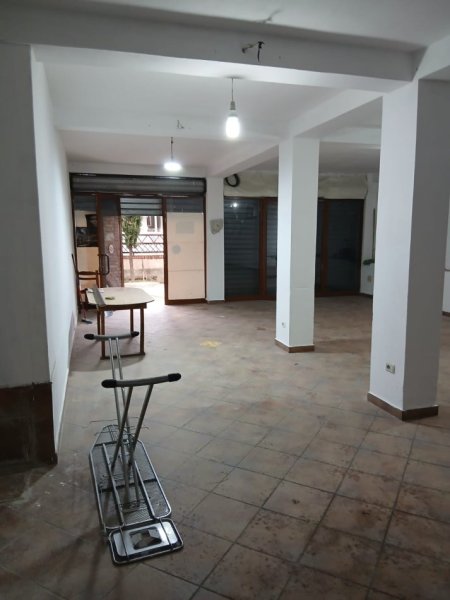 Tirane, jepet me qera magazine Kati 0, 100 m² 500 € (RRUGA TONIN HARAPI)