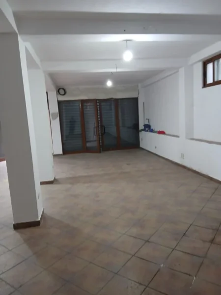 Tirane, jepet me qera magazine Kati 0, 100 m² 500 € (RRUGA TONIN HARAPI)