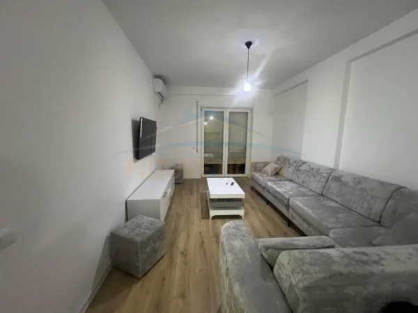 Tirane, jepet me qera apartament 2+1 Kati 4, 98 m² 570 € (ASTIR)