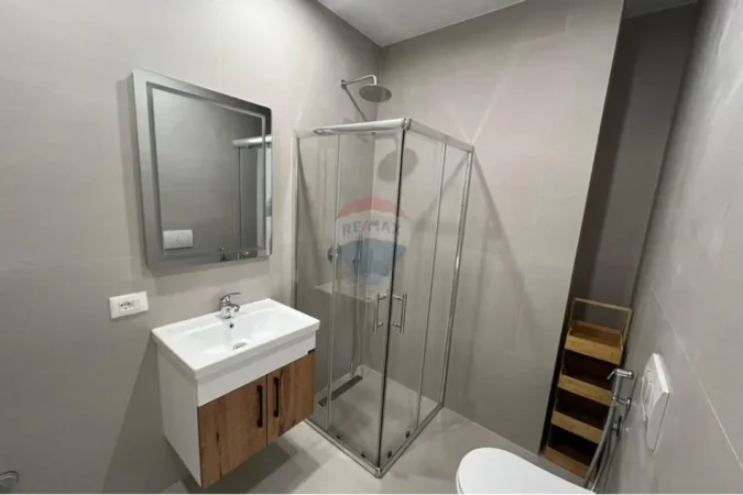 Tirane, shitet apartament 1+1+Ballkon Kati 8, 48 m² 109.000 € (Ish Tregu Elektrik)