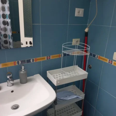 Tirane, jepet me qera apartament 1+1 , 70 m² 600 € (qender)