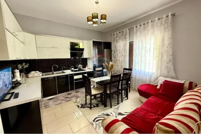 Tirane, shitet shtepi 2+1+Aneks+Ballkon Kati 1, 424 m² 170.000 € (Pezë Helmës)