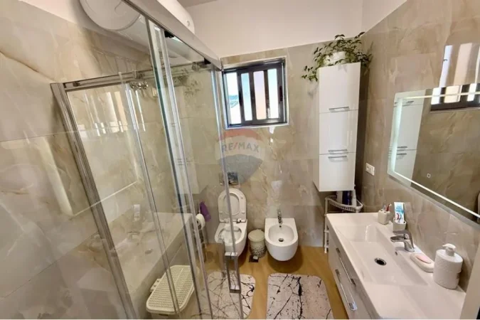 Tirane, shitet shtepi 2+1+Aneks+Ballkon Kati 1, 424 m² 170.000 € (Pezë Helmës)