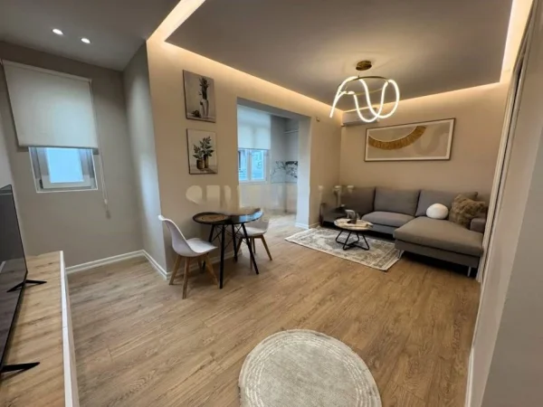 Tirane, shitet apartament 1+1 Kati 4, 51 m² 125.000 € (RRUGA E BARRIKADAVE)