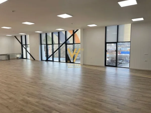 Tirane, jepet me qera ambjent biznesi Kati 1, 200 m² 1.150 € (KASHAR)