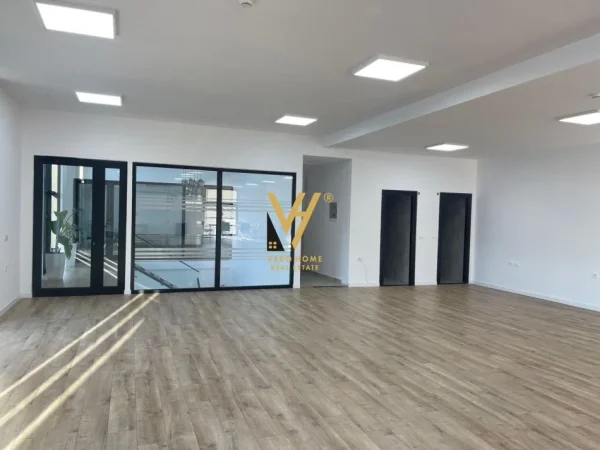 Tirane, jepet me qera ambjent biznesi Kati 1, 200 m² 1.150 € (KASHAR)