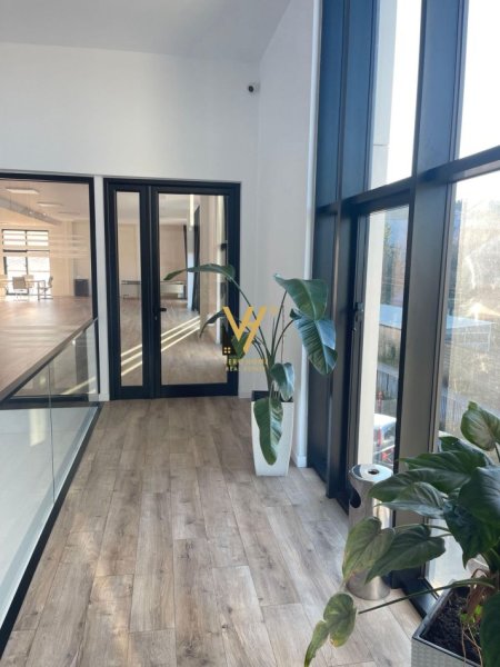 Tirane, jepet me qera ambjent biznesi Kati 1, 200 m² 1.150 € (KASHAR)