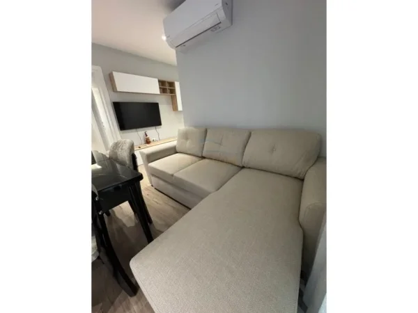 Tirane, jepet me qera apartament 2+1+Post Parkimi, Kati 2, 77 m² 900 € (Shkolla e Kuqe)