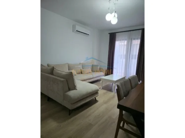 Tirane, jepet me qera apartament 1+1 Kati 2, 65 m² 500 € (ASTIR , Prane Market Jata)