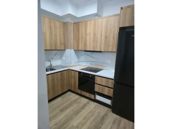 Tirane, jepet me qera apartament 1+1 Kati 2, 65 m² 500 € (ASTIR , Prane Market Jata)