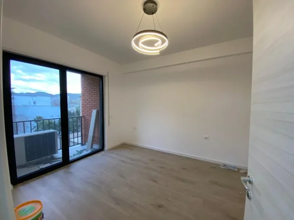 Tirane, jepet me qera zyre Kati 3, 66 m² 750 € (Myslym Shyri)