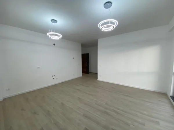 Tirane, jepet me qera zyre Kati 3, 66 m² 750 € (Myslym Shyri)
