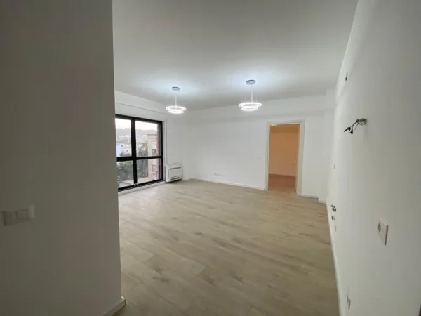 Tirane, jepet me qera zyre Kati 3, 66 m² 750 € (Myslym Shyri)