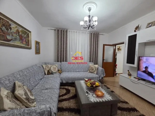 Vlore, jepet me qera shtepi 2+1+Ballkon Kati 0, 110 m² 500 € (Kuzum Baba)