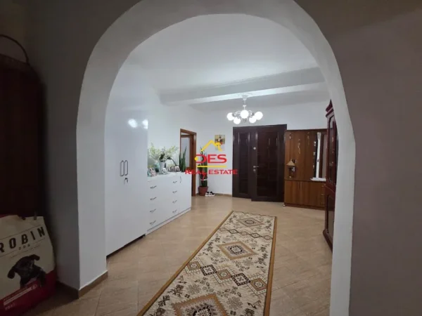 Vlore, jepet me qera shtepi 2+1+Ballkon Kati 0, 110 m² 500 € (Kuzum Baba)