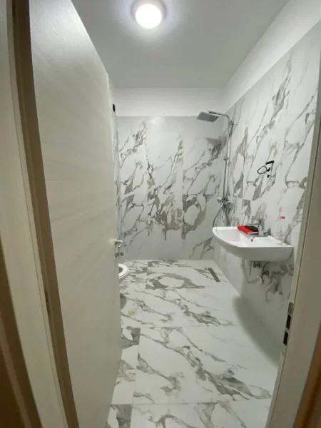 Tirane, jepet me qera zyre Kati 3, 78 m² 750 € (Myslym Shyri)