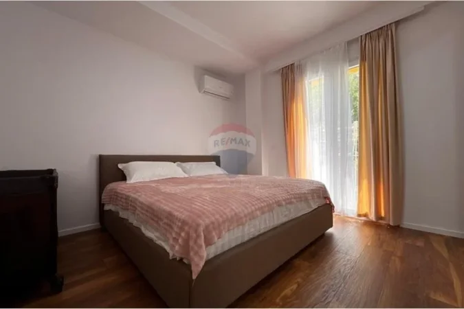 Tirane, jepet me qera apartament 1+1+Ballkon Kati 3, 70 m² 560 € (Vilat Gjermane)