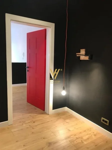 Tirane, jepet me qera zyre Kati 2, 110 m² 900 € (RRUGA E DURRESIT)