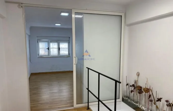 Tirane, jepet me qera ambjent biznesi Kati 0, 120 m² 1.450 € 