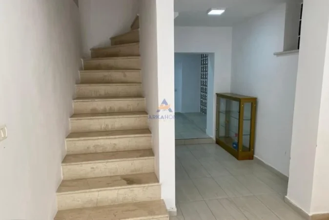 Tirane, jepet me qera ambjent biznesi Kati 0, 120 m² 1.450 € 