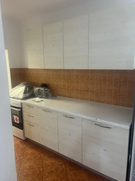 Tirane, jepet me qera apartament 1+1 Kati 5, 60 m² 500 € (zogu i zi)