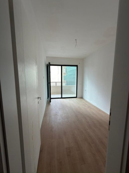 Tirane, shitet apartament 1+1+Ballkon Kati 3, 78 m² 182.500 € (Liqeni i Thate)