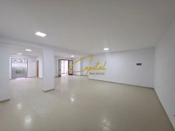 Tirane, jepet me qera ambjent biznesi Kati 0, 90 m² 900 € (KOPSHTI BOTANIK)