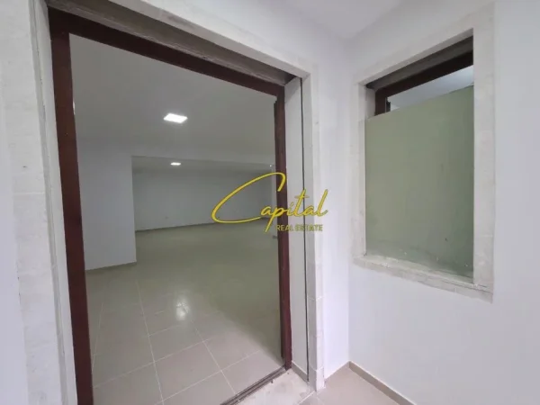 Tirane, jepet me qera ambjent biznesi Kati 0, 90 m² 900 € (KOPSHTI BOTANIK)