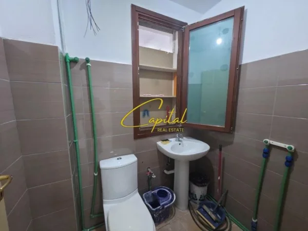 Tirane, jepet me qera ambjent biznesi Kati 0, 90 m² 900 € (KOPSHTI BOTANIK)