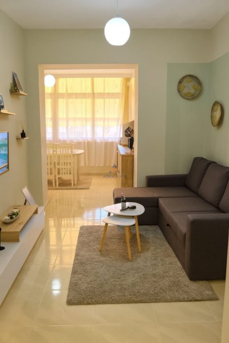 Tirane, jepet me qera apartament 1+1+Ballkon Kati 2, 65 m² 695 € 