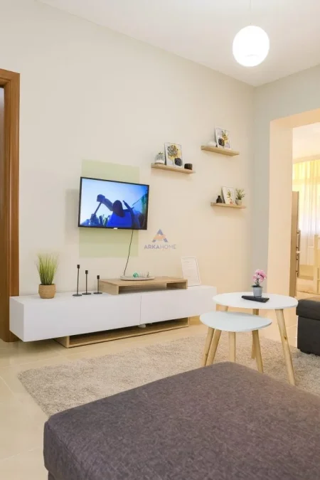 Tirane, jepet me qera apartament 1+1+Ballkon Kati 2, 65 m² 695 € 