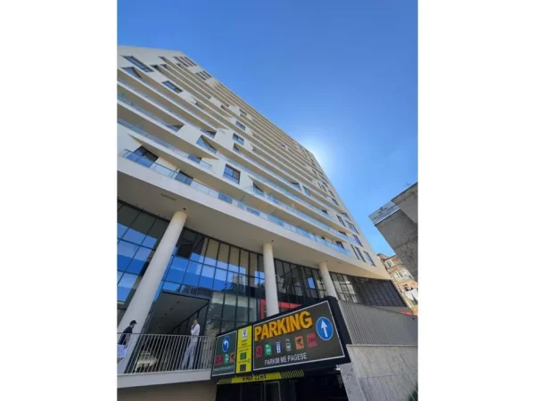 Tirane, jepet me qera zyre Kati 1, 340 m² 5.000 € (Rruga Mine Peza , Golden Tower)