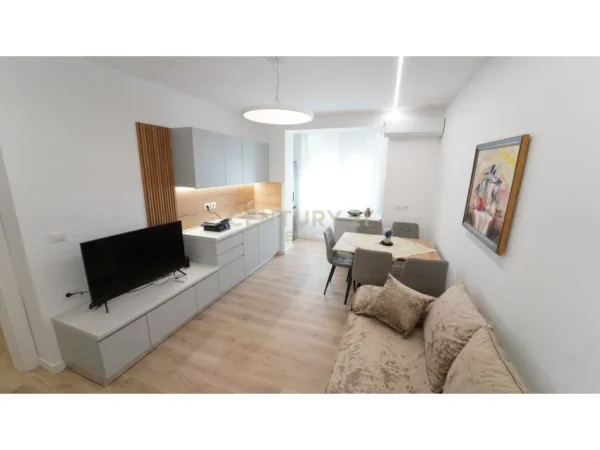 Tirane, jepet me qera apartament 1+1 Kati 2, 46 m² 600 € (Rr. e Dibres)