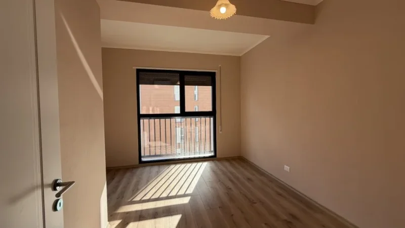 Tirane, jepet me qera apartament 2+1+Ballkon Kati 4, 113 m² 500 € (Rruga Filip Jano)