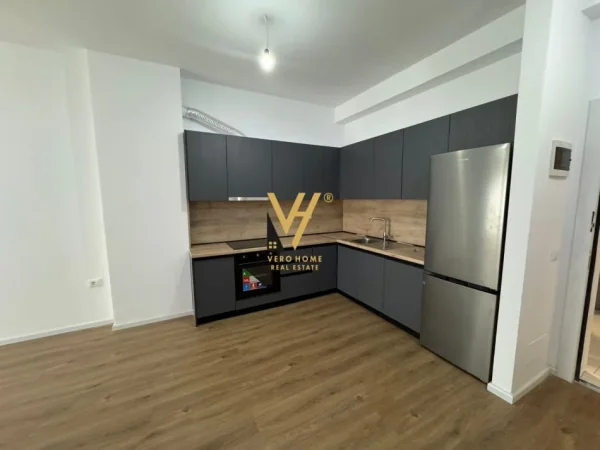 Tirane, jepet me qera apartament 1+1+Ballkon Kati 5, 70 m² 350 € (ALI DEMI)
