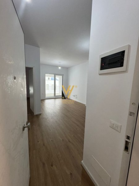 Tirane, jepet me qera apartament 1+1+Ballkon Kati 5, 70 m² 350 € (ALI DEMI)